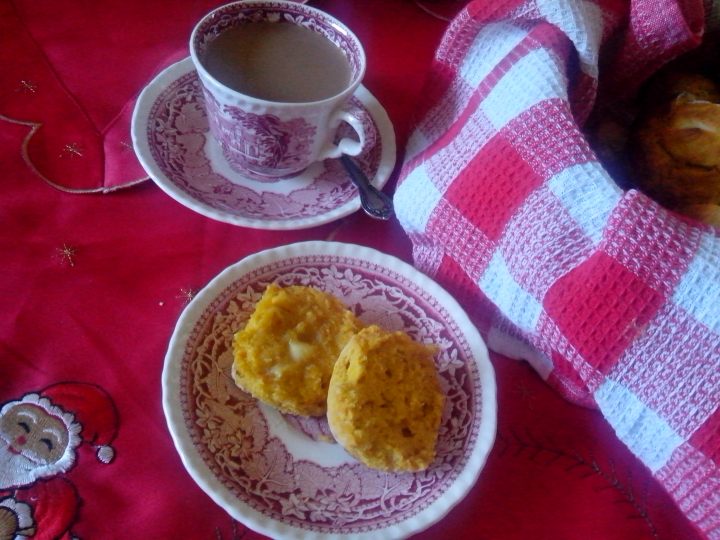 IMG_20151218_144214-pumpkin scone and coffee