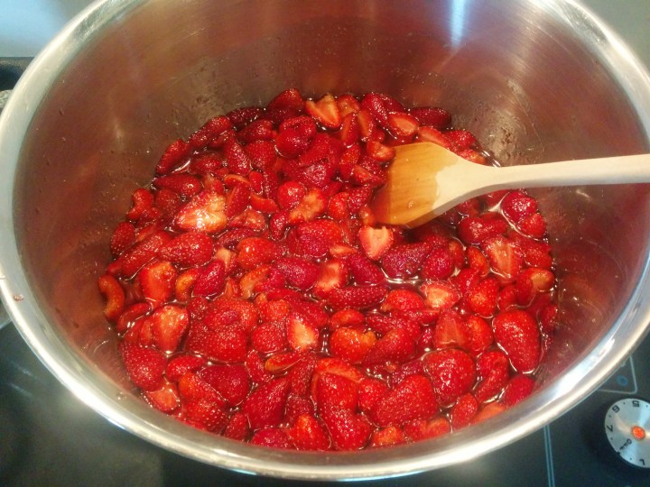 img_20160920_135724-strawberries-cooking