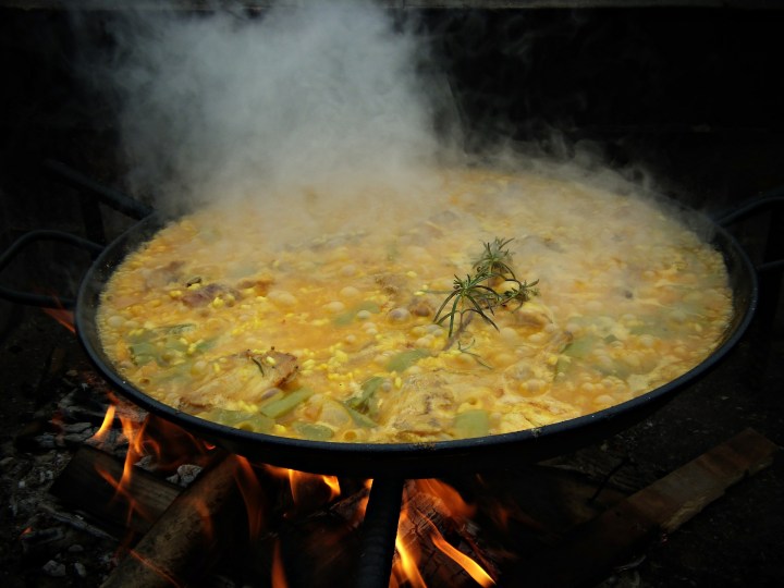 paella-cooking-507633_1920