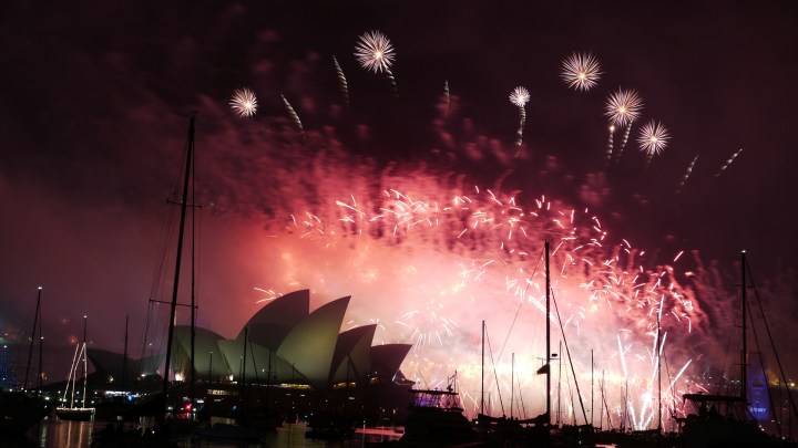 new-year-sydney-fireworks-1182198_1920