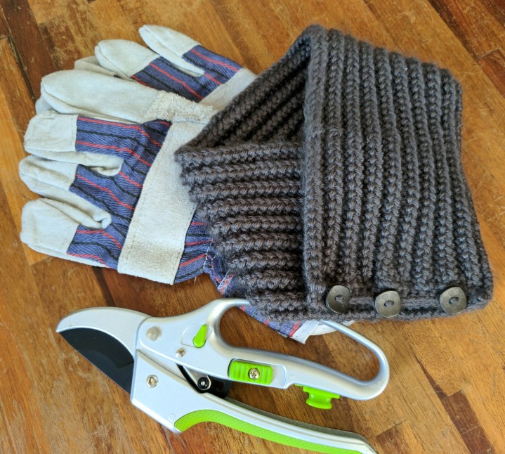 IMG_20170819_123136-Gardeners grey neck warmer