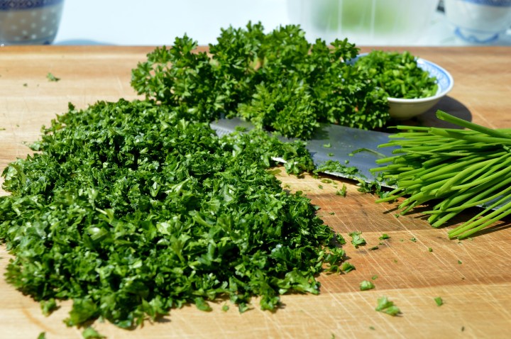 Parsley-chopped-5158631_1920